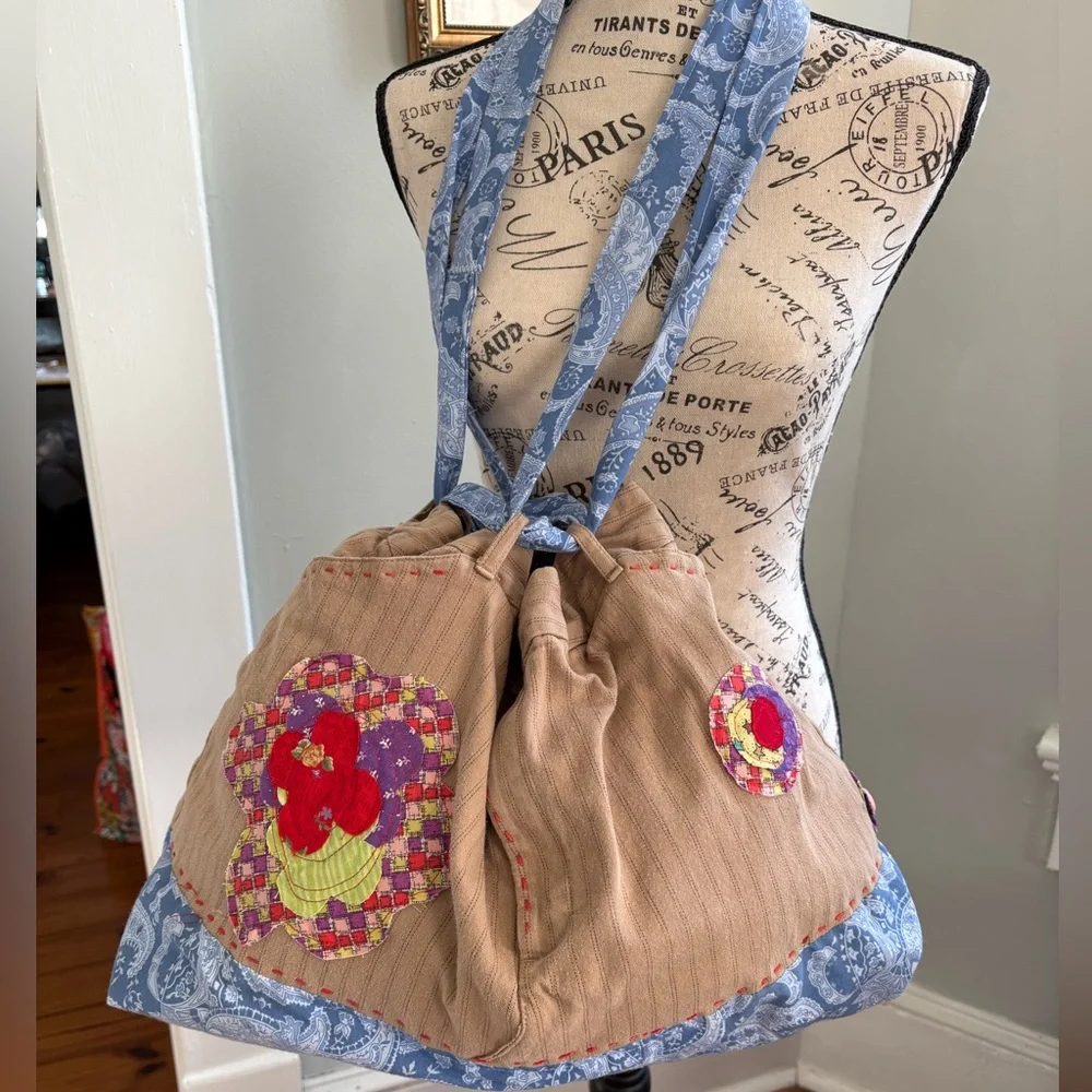 Drawstring Bag - Picture 3 of 8